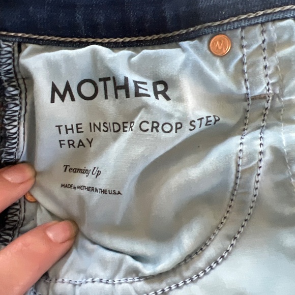 Mother denim 26 The Insider Crop step fray teaming up dark wash EUC - Picture 3 of 6